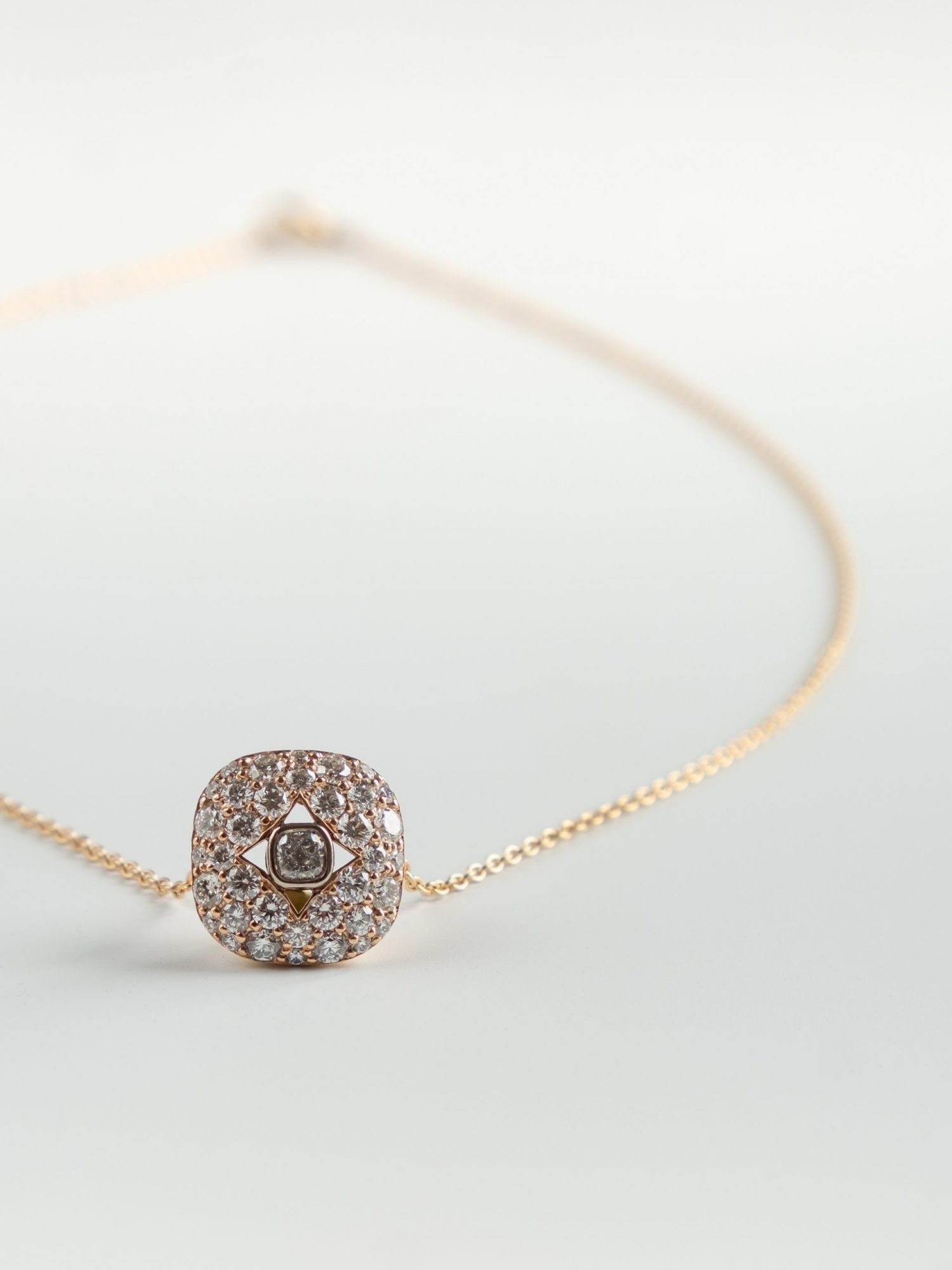 Collier Pillow Talk – Image 2