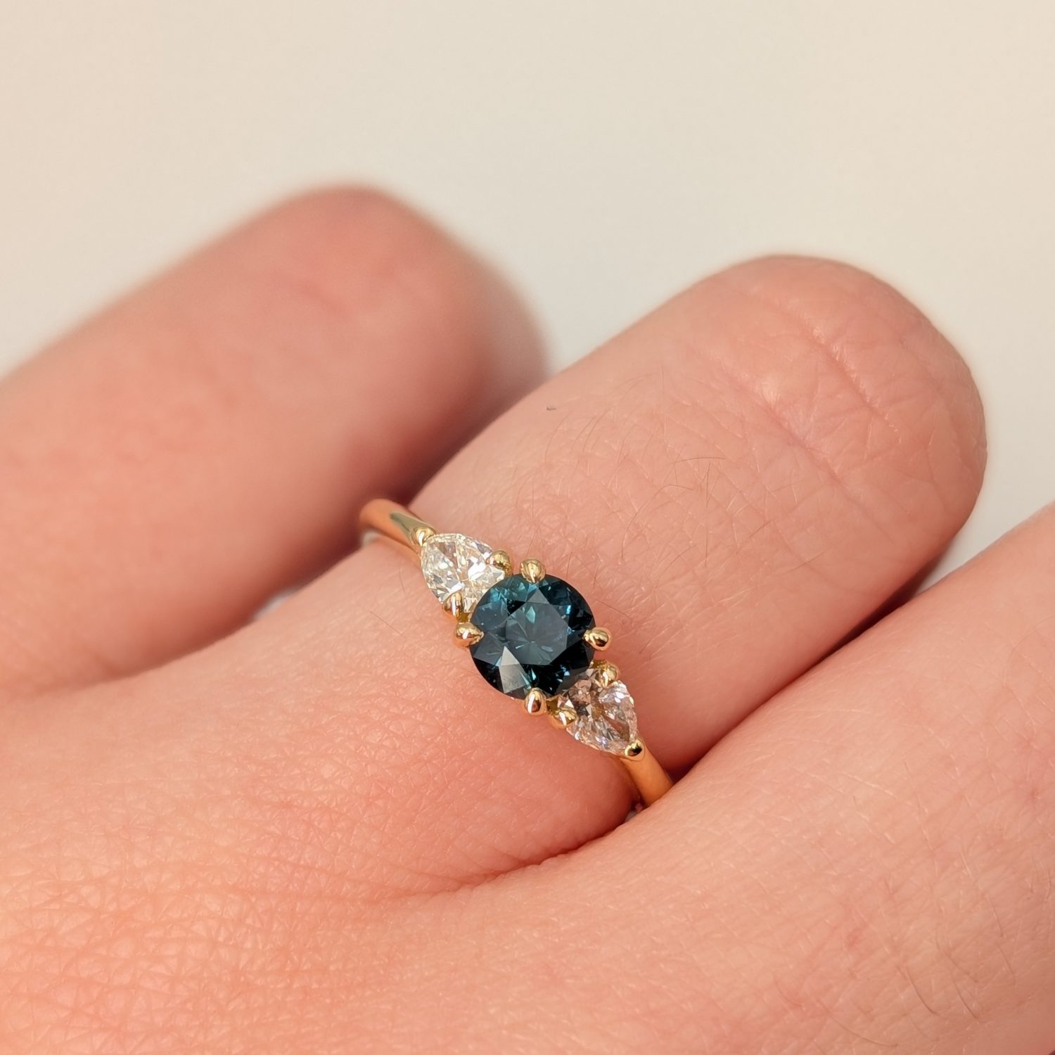 Bague Trinity Saphir Teal – Image 2